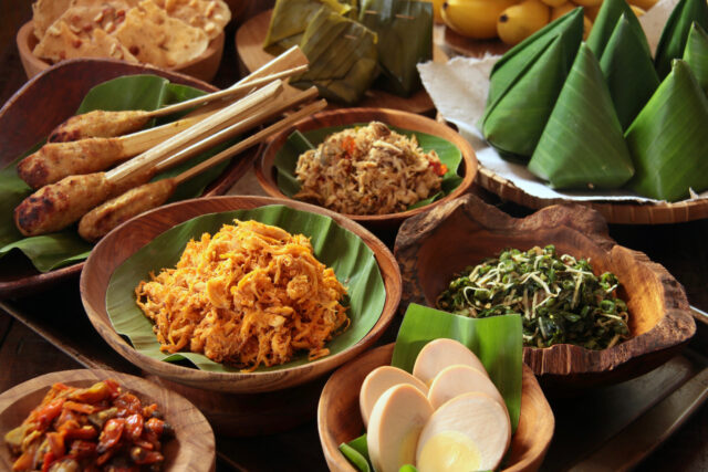 Nasi,Jinggo.,Balinese,Meal,Of,Rice,And,Side,Dishes,In